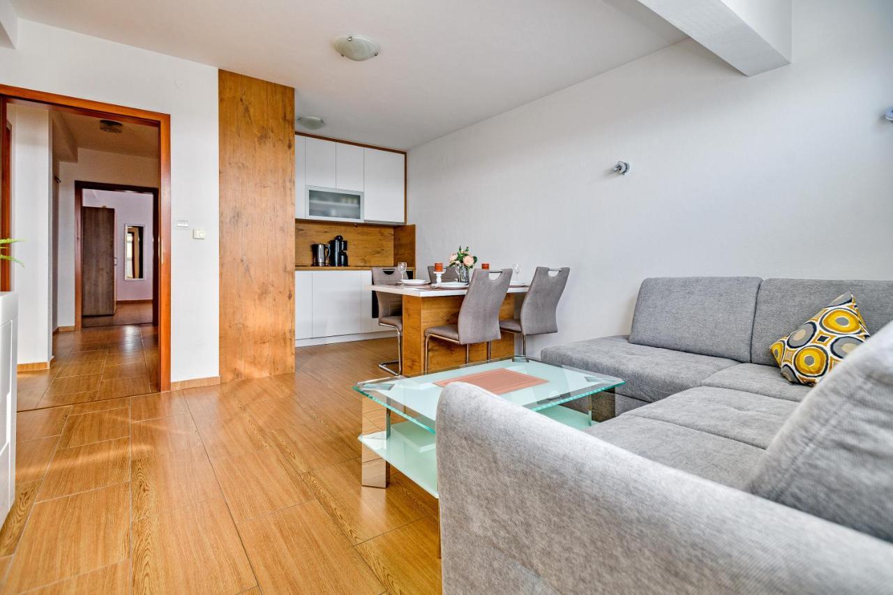 Comfort Apartments In Peaceful Area Zadar - With Garden Exterior photo