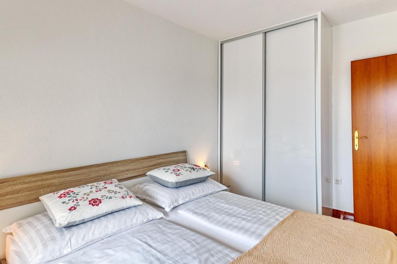 Comfort Apartments In Peaceful Area Zadar - With Garden Exterior photo